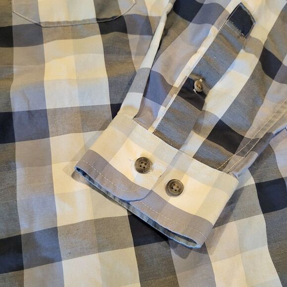 Eddie Bauer Classic Fit Button Up Light Weight Shirt Mens Size Large - Picture 2 of 8